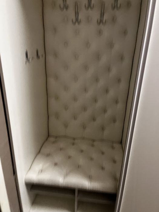 Продам прихожий шкаф