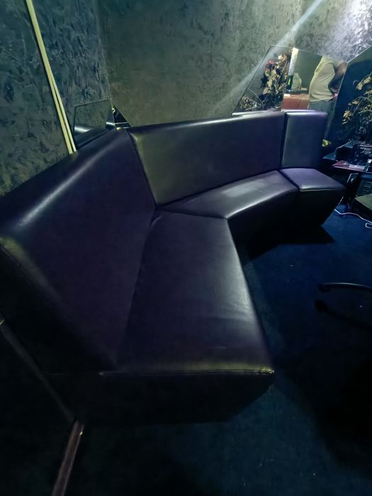 Продам диван кож зам