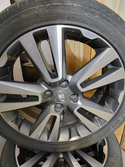 Продам комплект  летней резины с дисками