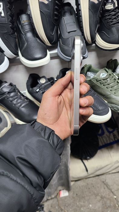 Iphone 15 pro  yomkist 81