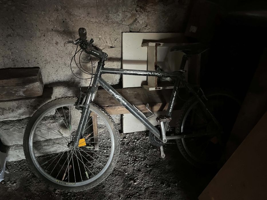 Vând bicicletă pentru bărbați
