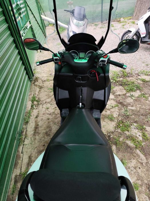 Пиаджо МП3 Piaggio MP3 300 кубика