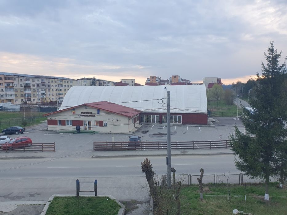 Închiriez apartament spațios