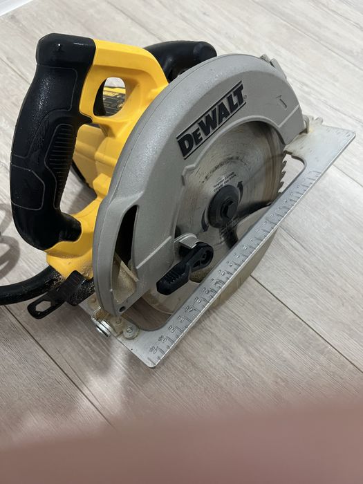 Ръчен циркуляр DEWALT DWE575-QS