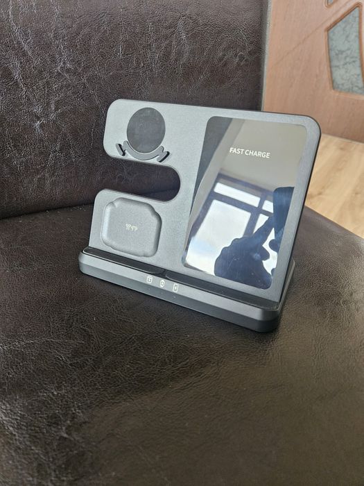 Безжично зарядно [станция) 3 в 1