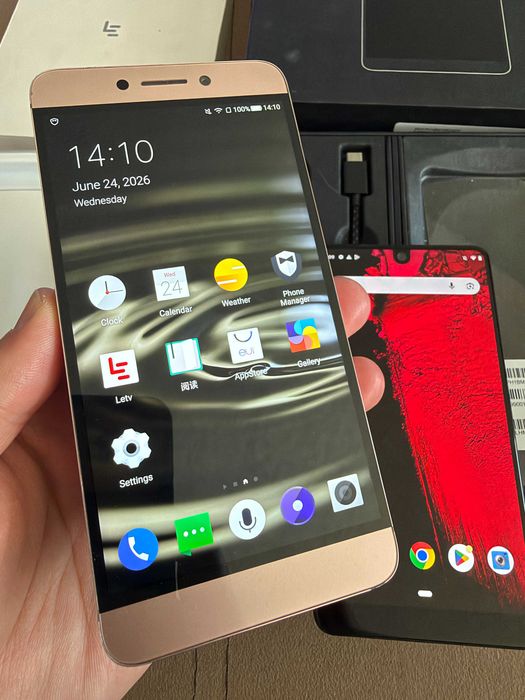 Essential Phone PH-1 и LeEco X620
