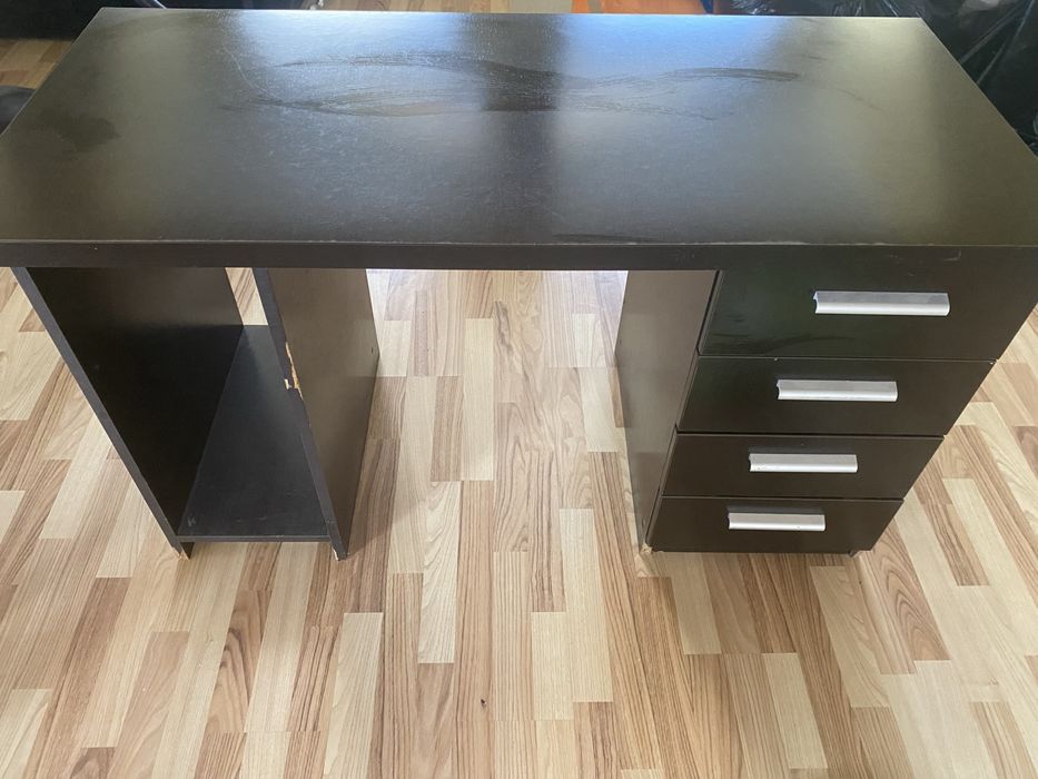 Birou wenge modern cu 4 sertare și spațiu pentru unitate PC / depozitare