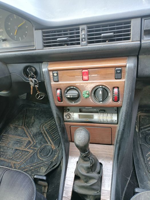 На части Мерцедес 124 200 D