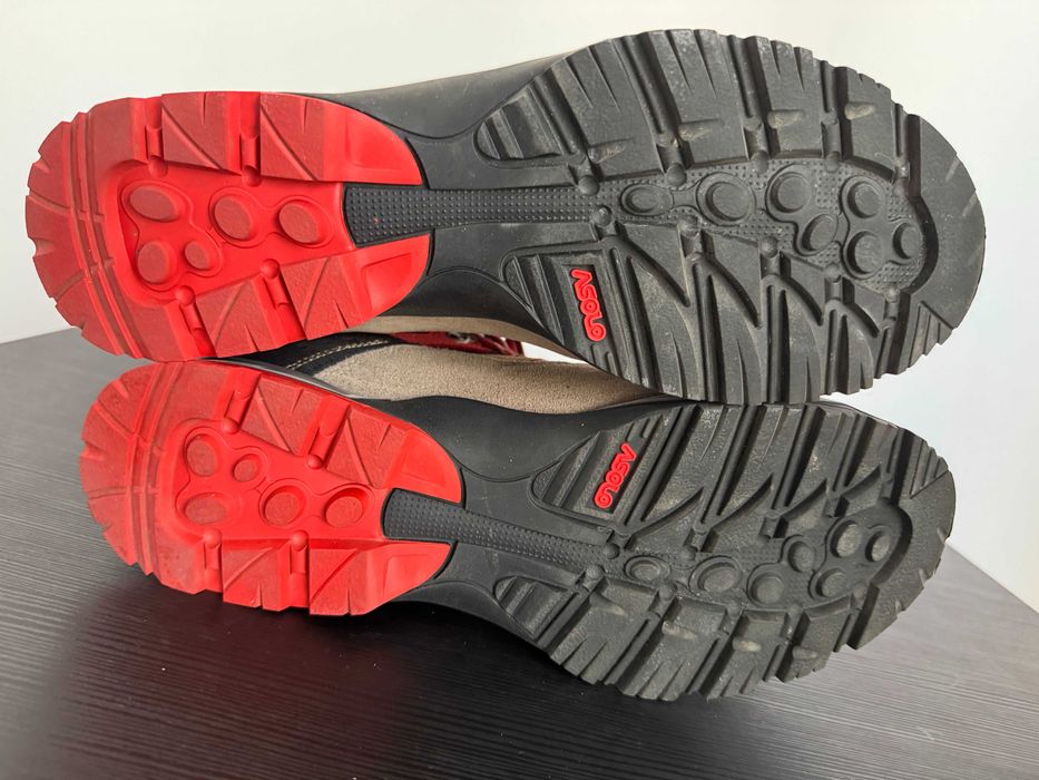 bocanci de trekking noi Asolo Fugitive GTX