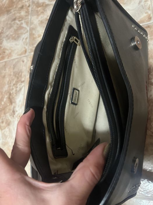 Дамска чанта Guess