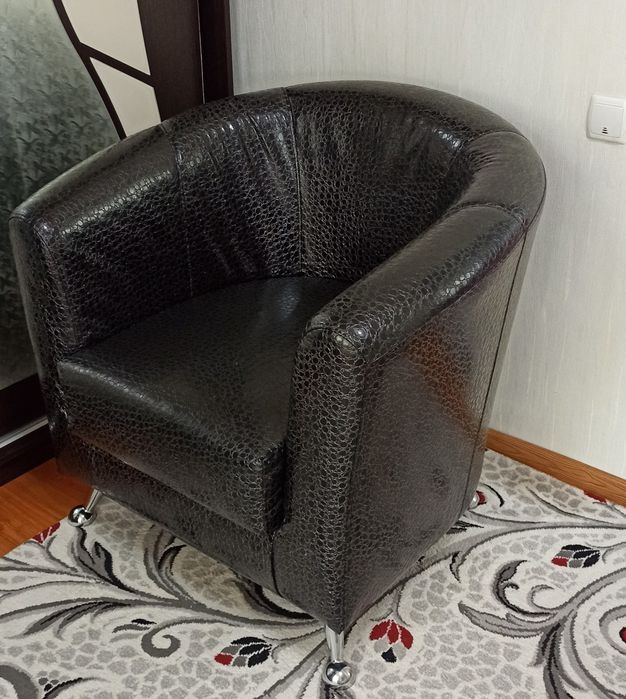Продам кресло кожаное