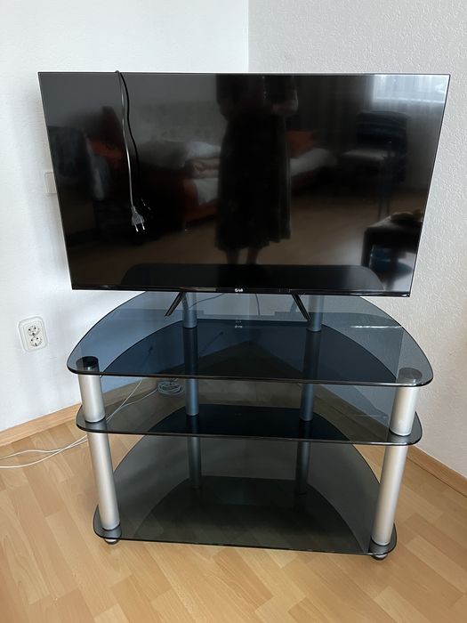 Стеклянный столик