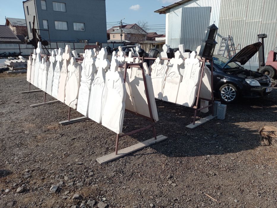 Cruci marmura cruci granit poza ceramica mozaic scris în cimitir gard