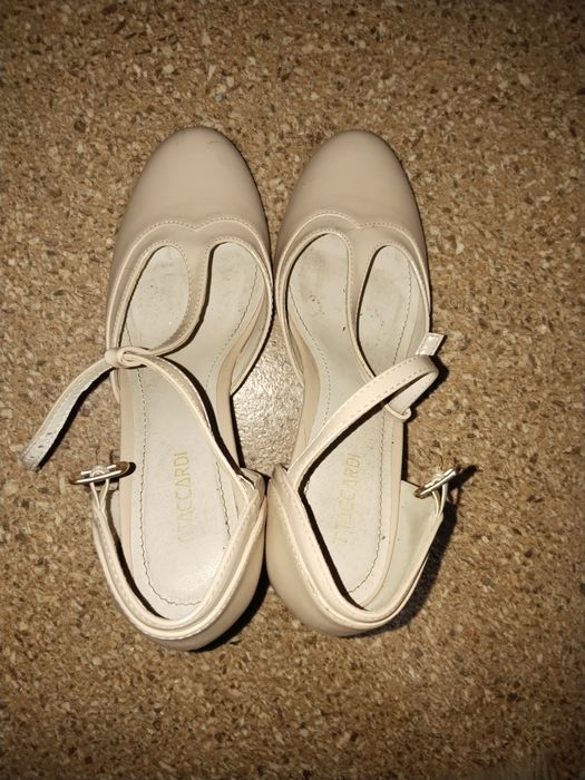 Туфли бежевые 37 размер