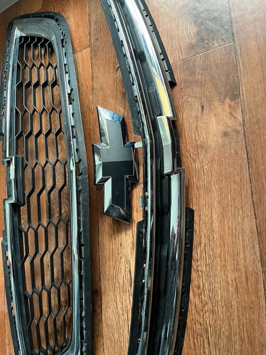 Продам решетки на бампер Chevrolet