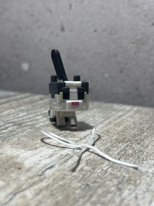 Коллекционные фигурки Minecraft Kinder joy