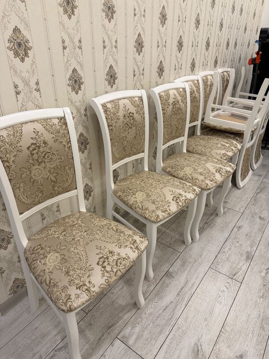 Гостевой стол и стулья