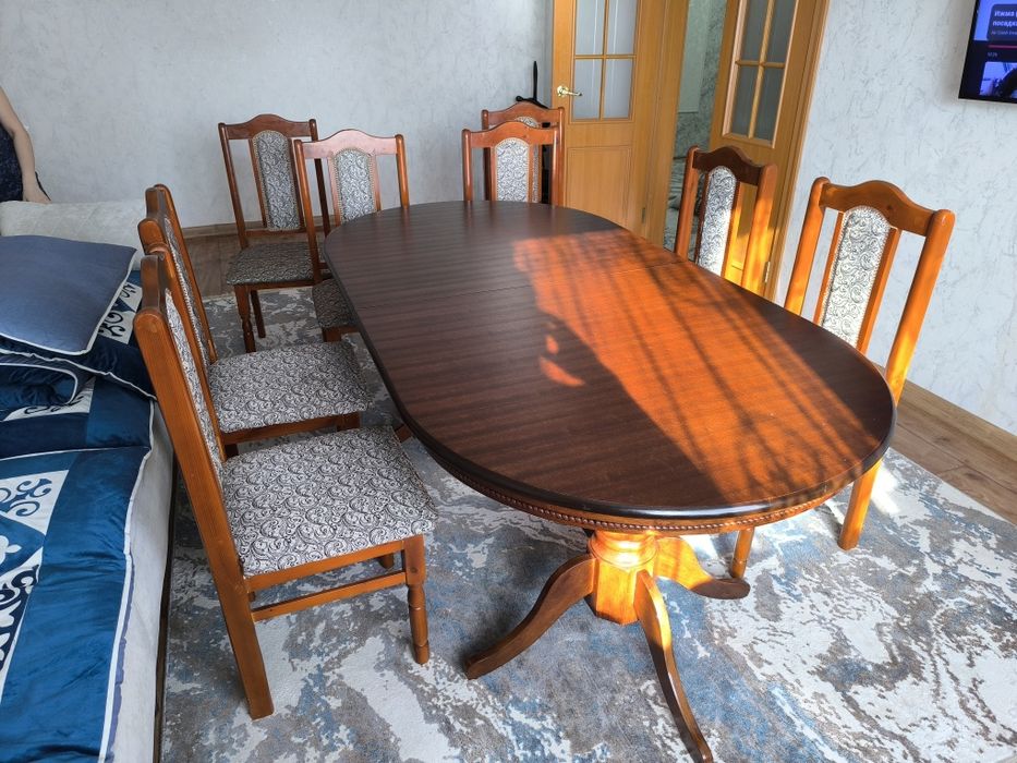 Стол 2(2,6)*1 и 8 стульев