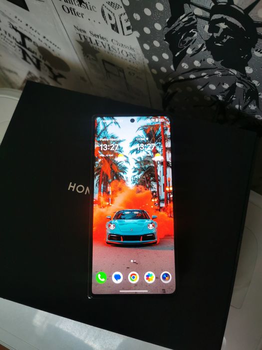 Honor Magic V3 la cutie Citiți anuntul