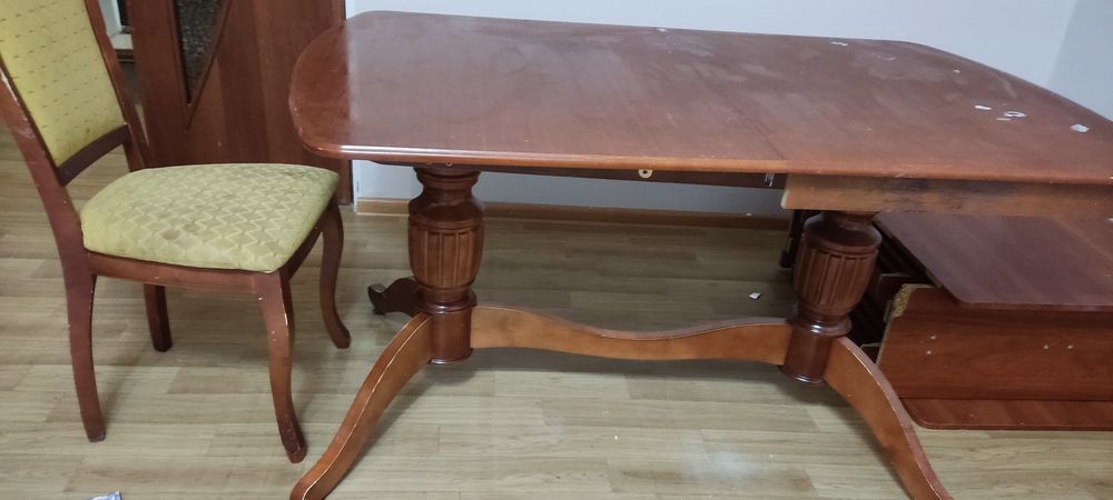 Стол и  стулья  б/у