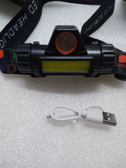 Vând lanterna frontala cu led