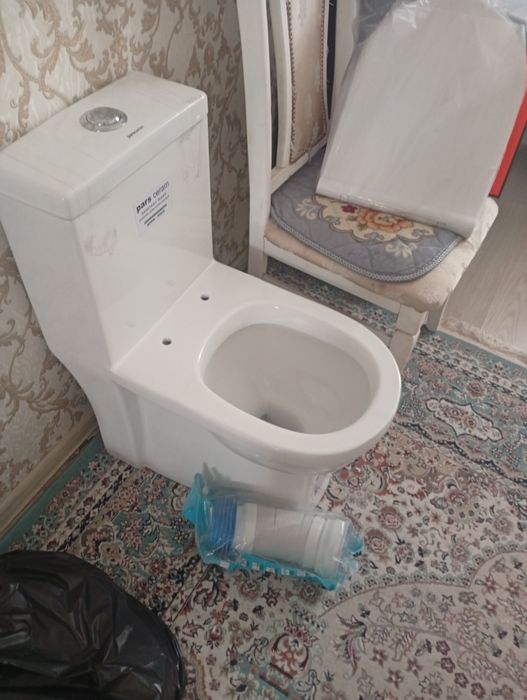 Продам унитаз и Ракавину с тумбой