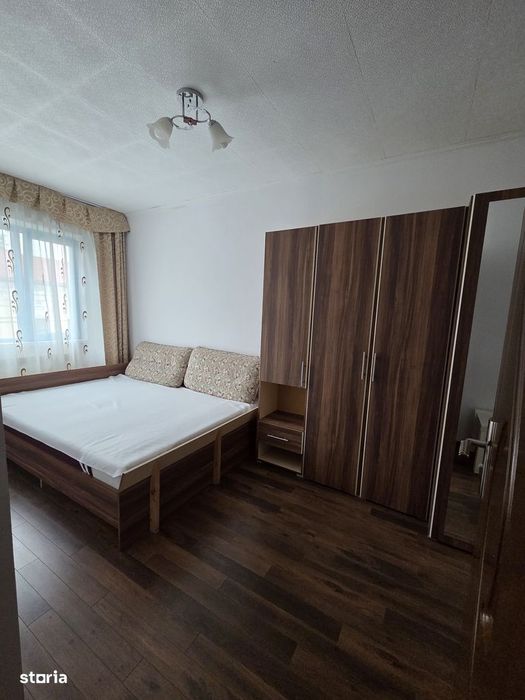 Inchiriez apartament 2 camere, zona Intim