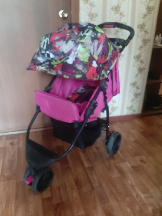 Детская прогулочная коляска
