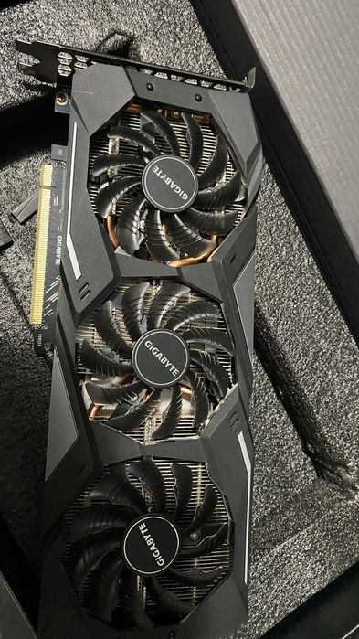Se vinde GTX 1660 Super 6Gb Gigabyte WindForce 3x