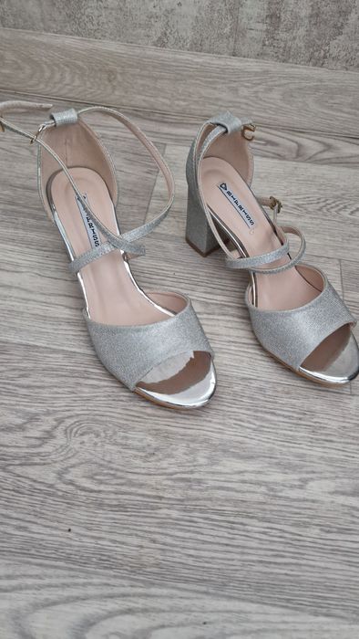 Босоножки жен р40 серебро