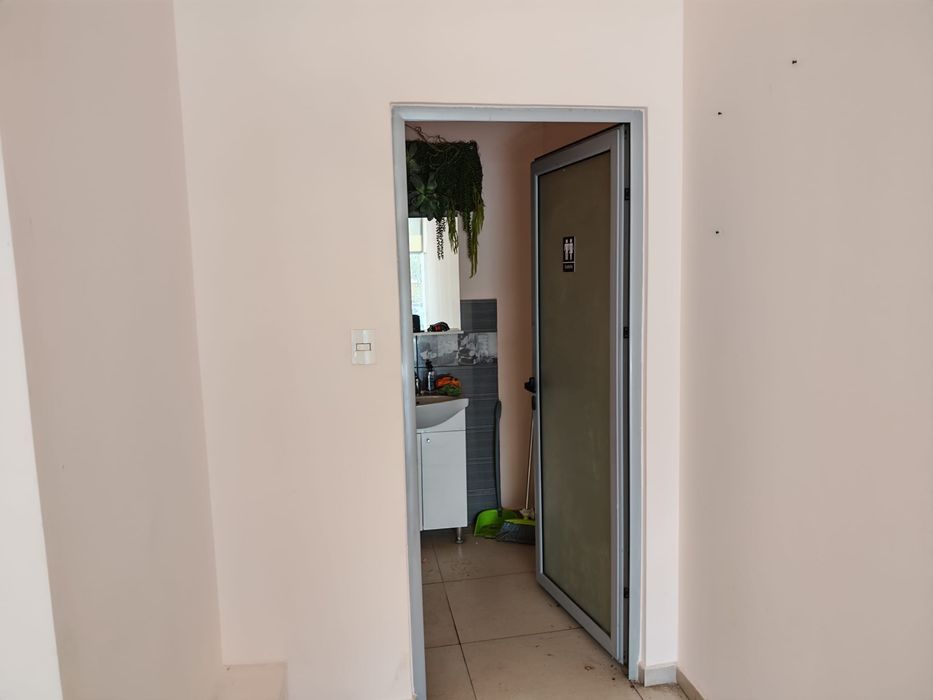 Inchiriez spatiu in zona ultra centrala, zona Calarasi colt cu Grivita