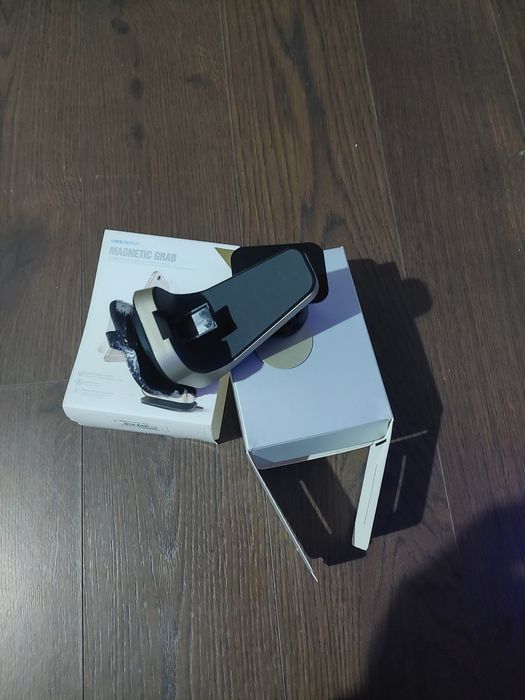 Supot telefon magnetic. 40 lei FIX