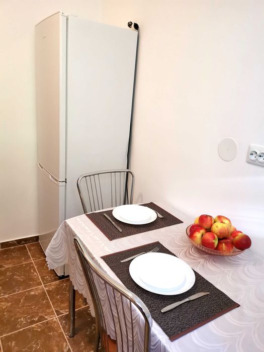 Inchiriez apartament cu 2 camere in Campina, renovat, central
