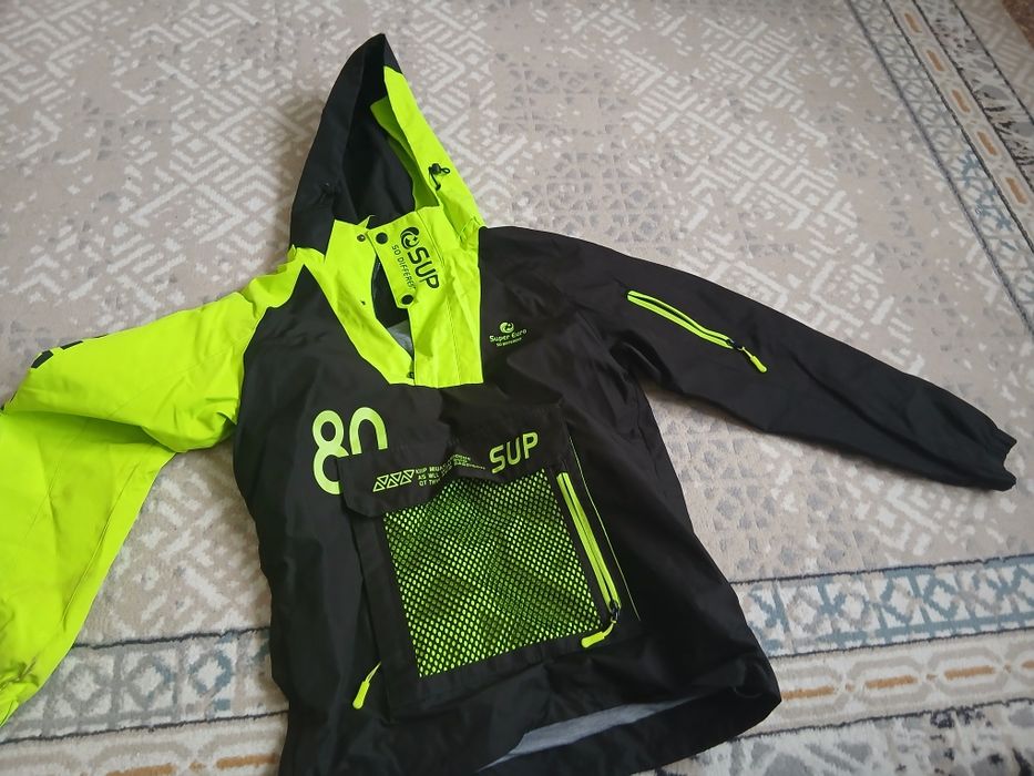 Продам ветровку  Размер 48