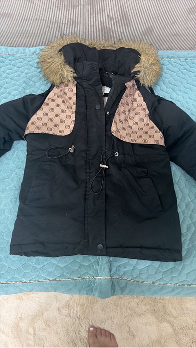 Продам зимние куртки- первая детская, вторая на подростка
