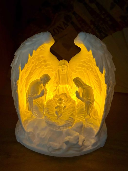 Decorațiune de Crăciun cu scenă Nașterea Domnului, iluminată