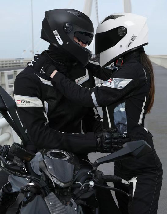 Мотошлем черный ##