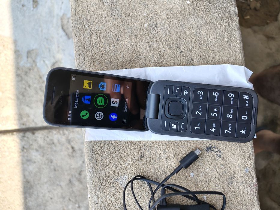 Vând telefon cu clapă Nokia