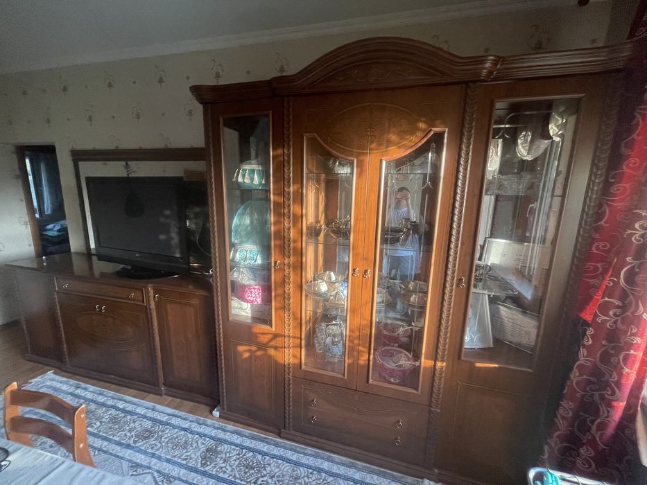 Продам горку, трюмо с зеркалом