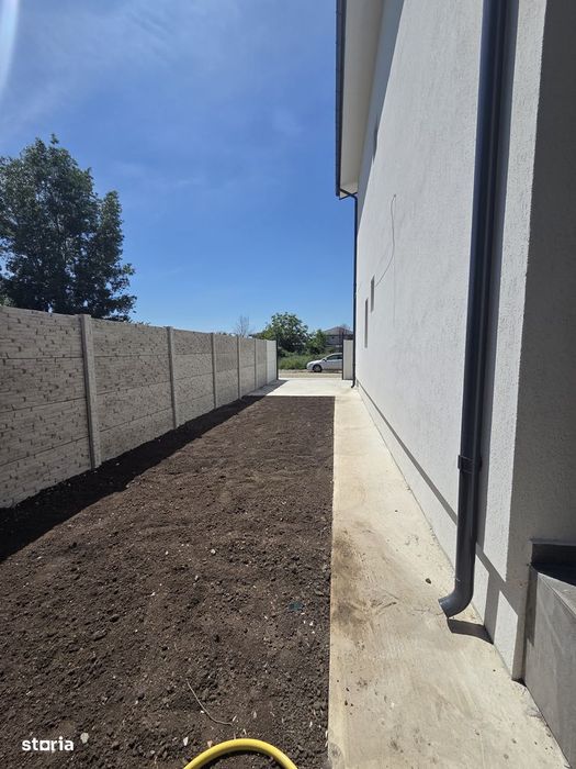 Vila duplex 5 camere-Teren 250 mp-Bragadiru Plevnei