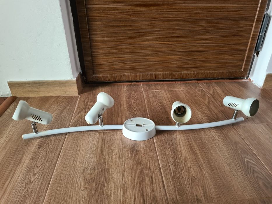 Lustre model cu 4 becuri