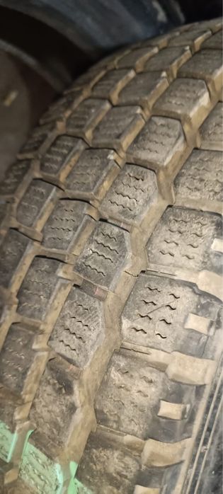 215/70/17,5  продам шины