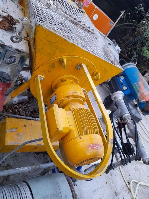 Motor-reductor masina  de tencuit trifazic