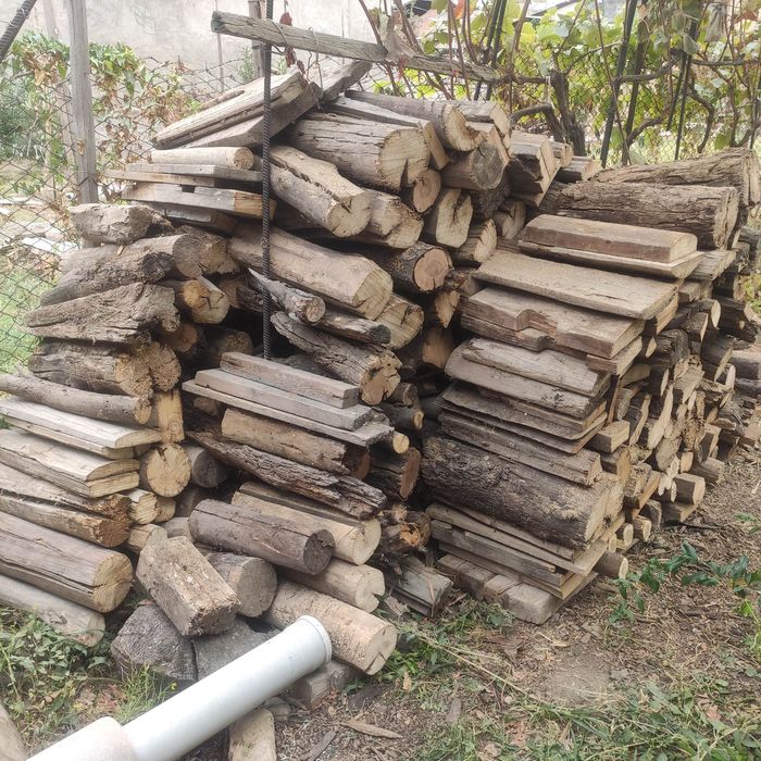 Ўтин сотилади, дрова продаются, самовывоз