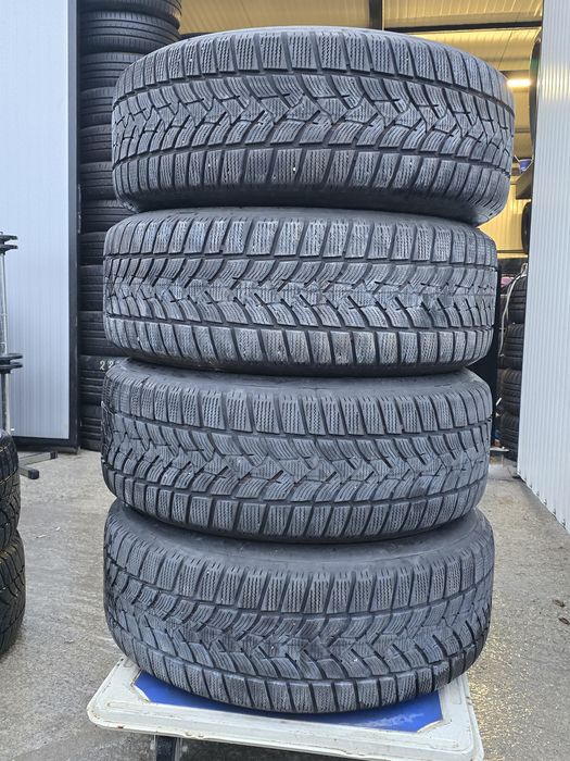 4 Броя Гуми 235/60/18 Dunlop 2x6mm 21DOT 2x5mm 20DOT