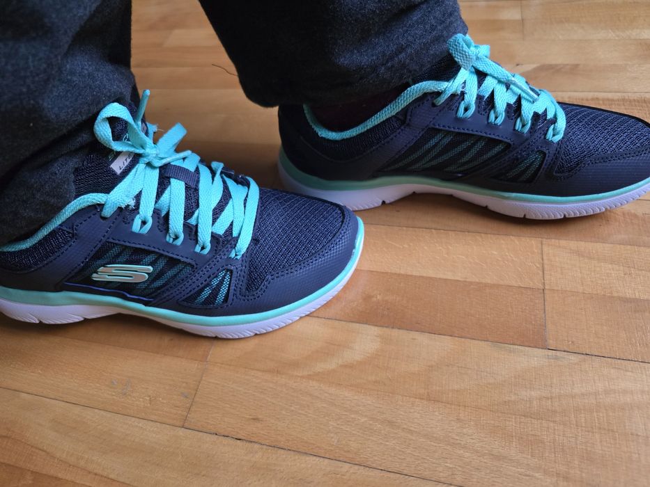Adidasi Skechers 37