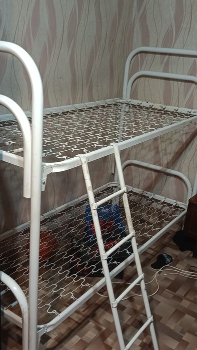 Продам двухъярусную кровать.