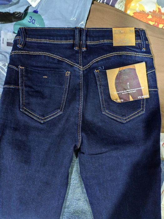 Дамски дънки с повдигащ ефект