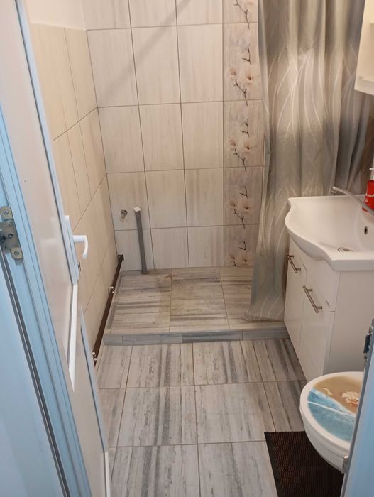 PROPRIETAR vând garsonieră-Reghin str.Salcamilor