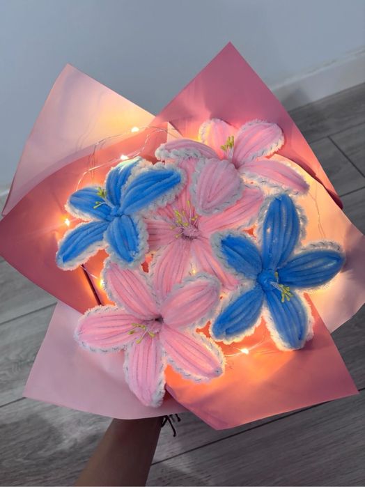 Flori si aranjamente din sârmă plușată